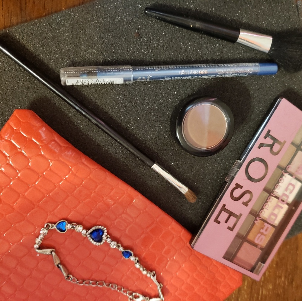 L.A. COLORS MAKE-UP & BAG & WHITE GOLD SAPPHIRE